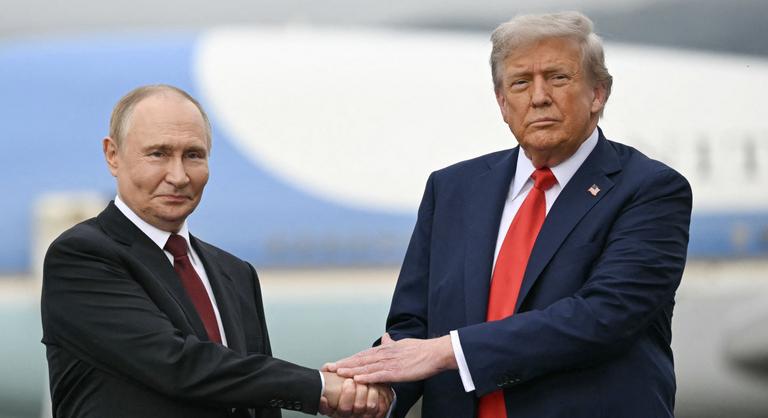 A magyar kormányzati önigazolást segítette a Trump–Putyin csúcs