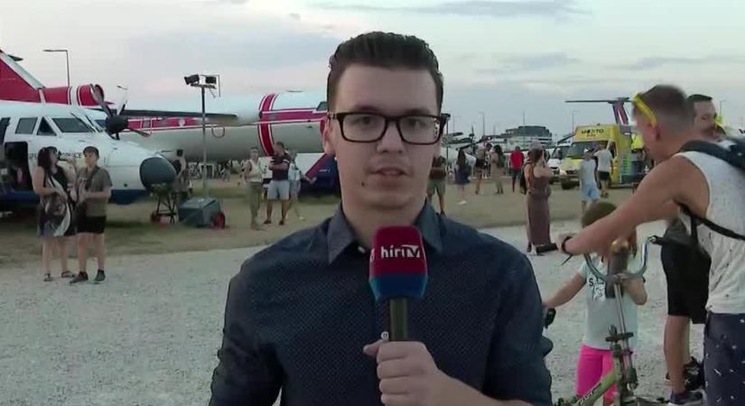 Repülőtér éjszakája az AeroParkban  videó