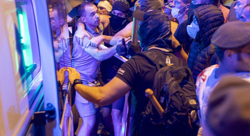 Kormányellenes tüntetések mennek át erőszakos randalírozásba