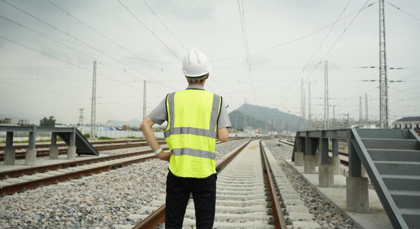 167 millió forintot költhet havonta a MÁV a késések miatt, milliárdokra rúg a teljes kár