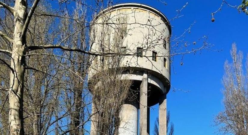 Ha víztoronyban lakna, most itt az alkalom: van egy eladó