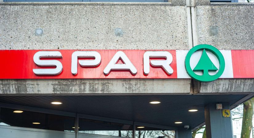 Több ezer forintot emelt a Spar, kiakadtak a vásárlók