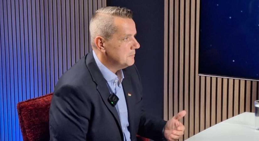Orbán Viktort elkezdték átfazonírozni, mindent látó haza bölcséből ő lett mindenki apja