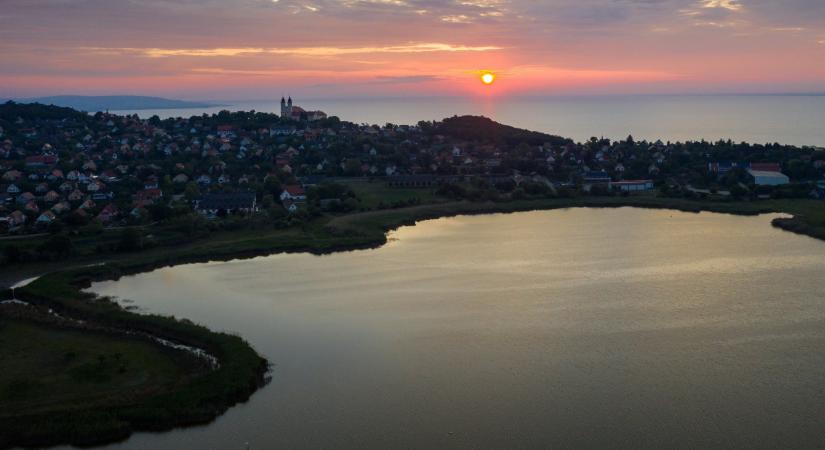 Különleges körök jelentek meg a Balaton közvetlen közelében