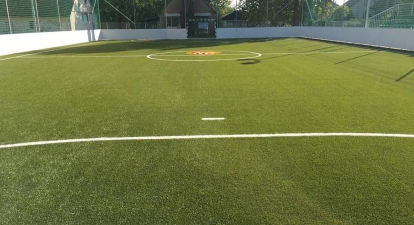 Felújíttatná focipályáját a város – egy nagyon fontos aláírást is várnak