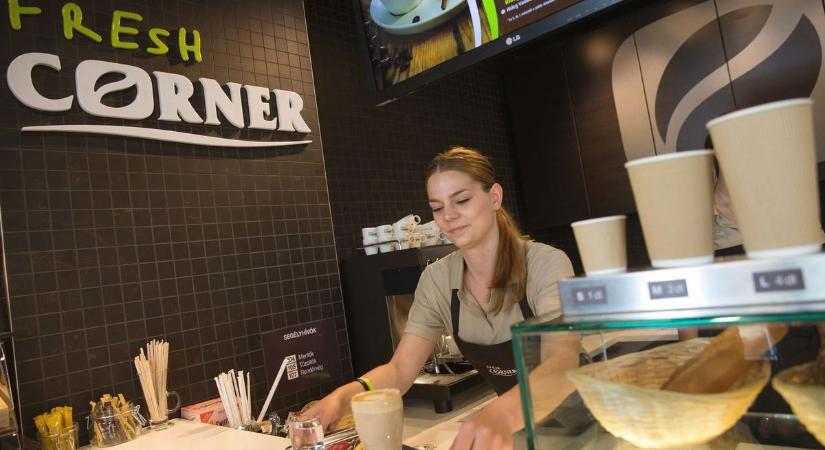 Hot-dog a peronon – megérkezett a Fresh Corner a Nyugatiba