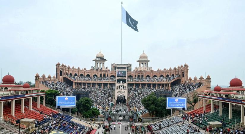 India és Pakisztán azon feszül egymásnak, kinek nagyobb a zászlórúdja