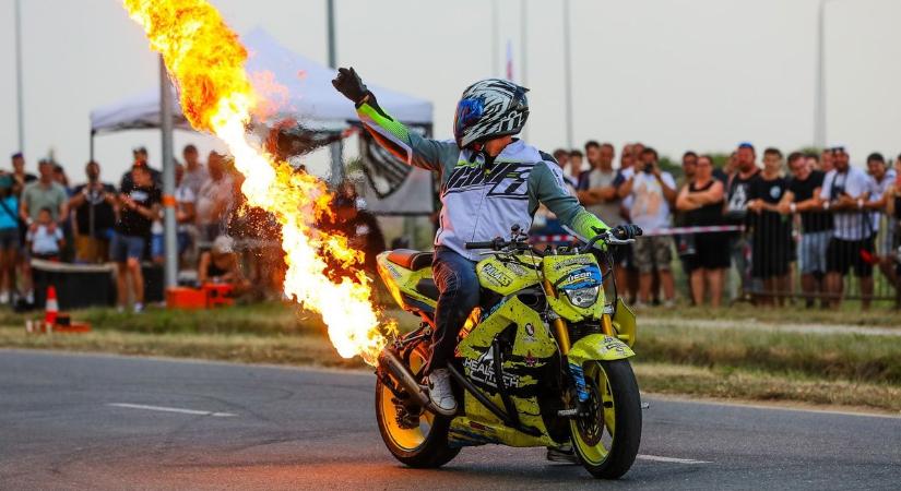 Gumifüst, lángok, egykerekezés - Palatinus Attila motoros kaszkadőr bemutatója Szombathelyen
