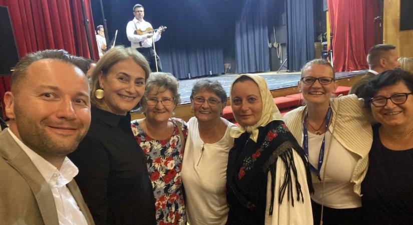 Fergeteges este! A Magyar Állami Népi Együttes lépet fel Hőgyészen