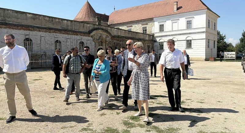 Megérkezett Bonchidára Magyarország köztársasági elnöke
