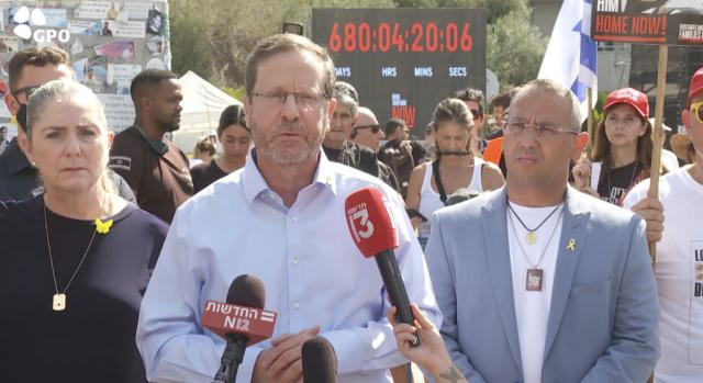 Izraelben országszerte útelzárással, tüntetésekkel hívnak fel a háború befejezésére és a túszok szabadon bocsátására