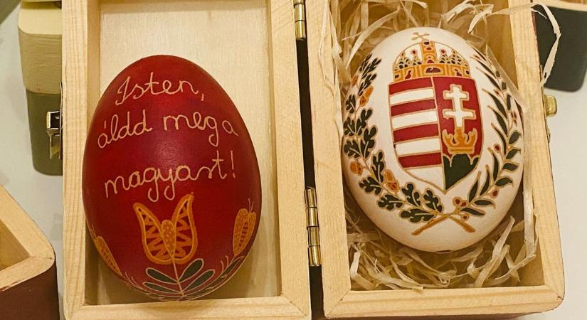 Tizenkét címeres hímes Szent István napjára