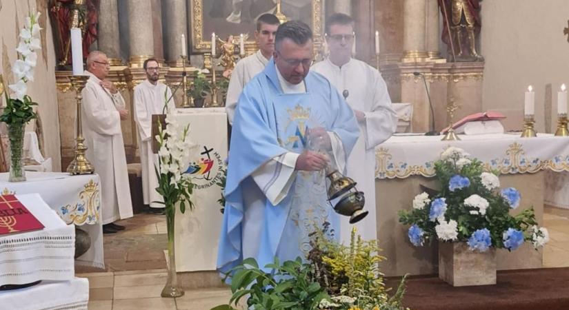 Újraéledt az ősi hagyomány Szombathelyen: gyógynövények kaptak áldást