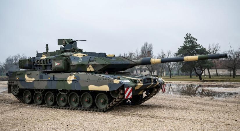 Felvonul a hadsereg a Városligetbe