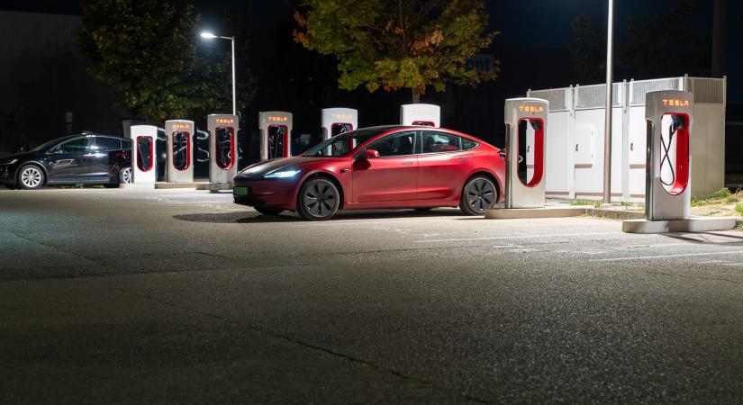 Villanyautóval az Adriára: Tesla Model 3 LR RWD (2025) – rekord rekord hátán