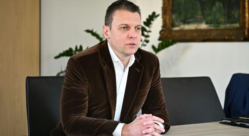 Menczer Tamás: tárgyalás, béke, ez a magyar érdek