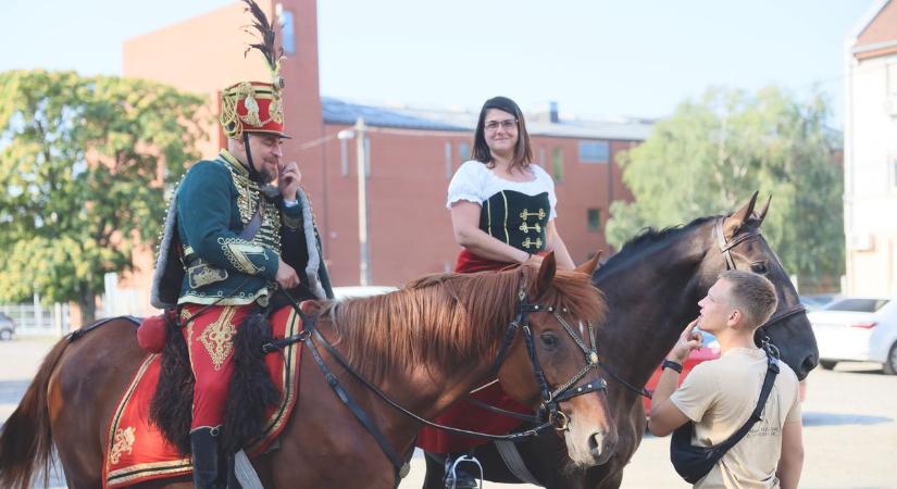 Huszáros hajrá a múzeumfaluban (fotókkal, videóval)