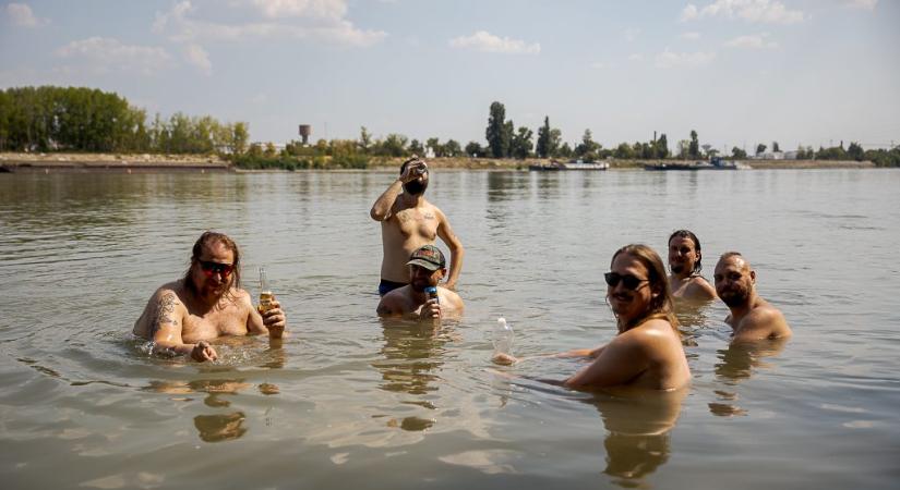 Megnyílt Budapest új dunai szabadstrandja – galéria