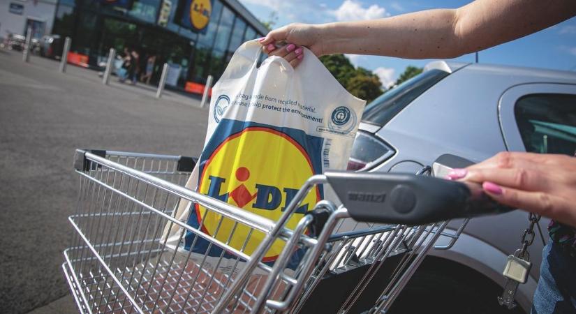 Na, mi nem lesz augusztus 20-án? Mutatjuk a boltok ünnepi nyitvatartását