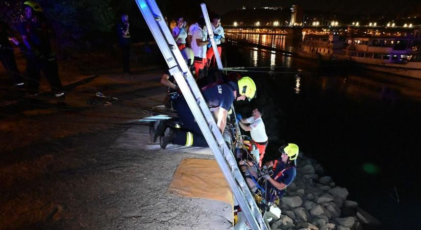 Fiatal lány zuhant a budapesti rakpartra hajnalban (fotók)