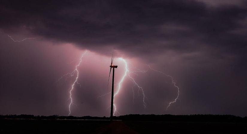 Hétfő reggelig bárhol leszakadhat az ég - Hevesben nagy területen várható eső a meteorológus szerint