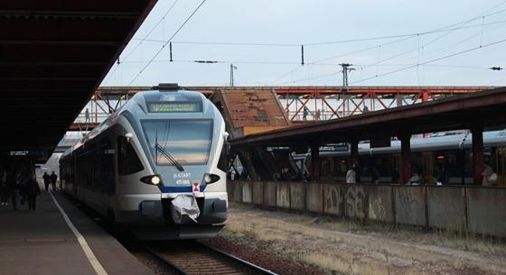 A hétfő reggeli síntörés miatt még ma is késnek a vonatok Kőbánya-Kispestnél, este az utat is le fogják zárni
