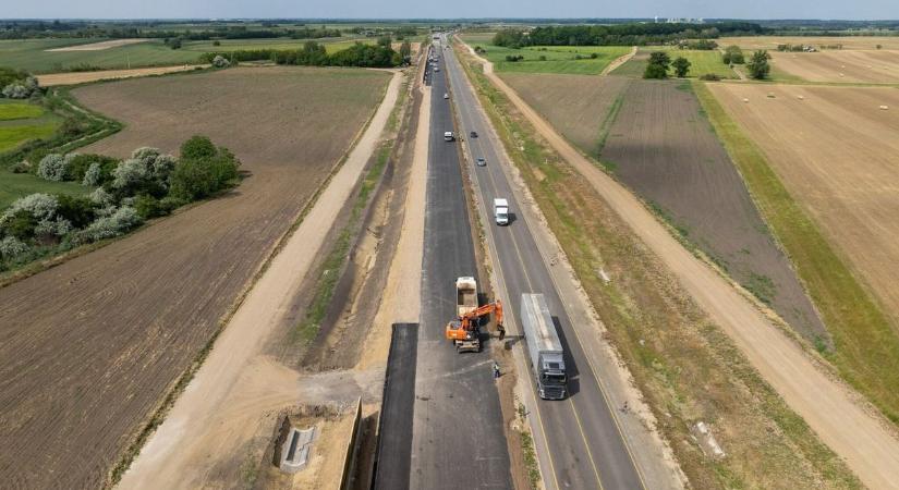 Folytatódik az M4-es autóút építése, jelentős változásra kell számítani ezen az útszakaszon
