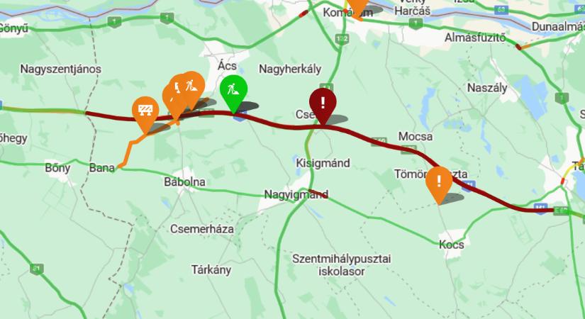 Tíz kilométeres dugó van az M1-esen