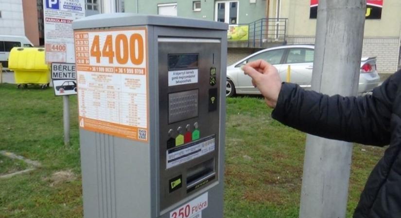 Bárhol ingyenesen parkolhatnak Nyíregyházán – mutatjuk, hogy mikor!