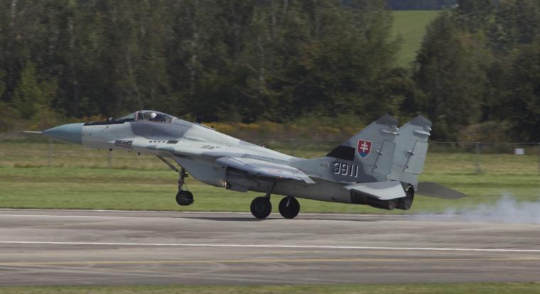 Valaki betört a kecskeméti katonai reptérre és kipakolta a vadászgépeket