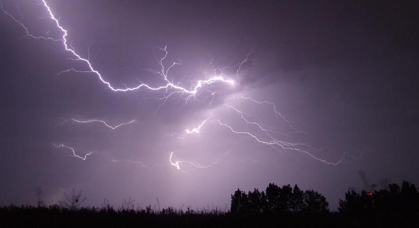 Nemrég kiadták a riasztást: Zivatar csap le hétfőn, ez az 5 vármegye lesz veszélyben (ellenőrizd a térképen érint-e téged)