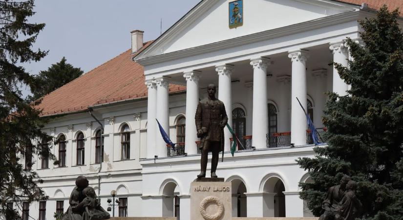 Makó tere, ahol négy történelmi korszak egyszerre van jelen