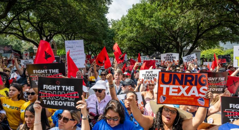 Több mint 300 tiltakozást tartottak szombaton az Egyesült Államokban, mivel Trump átrajzolná a kongresszusi választókerületeket Texasban