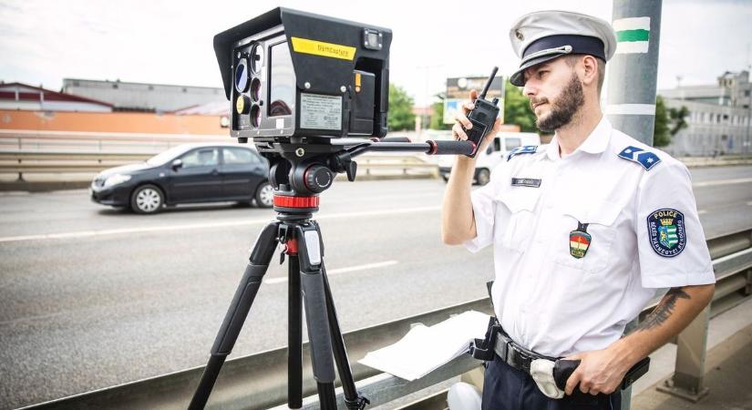 Elkerülhető a bírság és a büntető pont? Veszélyes trükkel próbálkoznak a notórius gyorshajtók