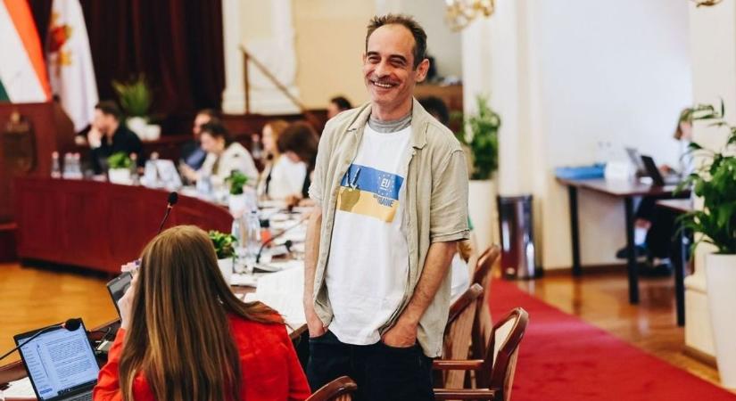 Digitális Polgári Kört alapított a Kétfarkú Kutyapárt elnöke, elsőként Magyar Pétert vették célkeresztbe
