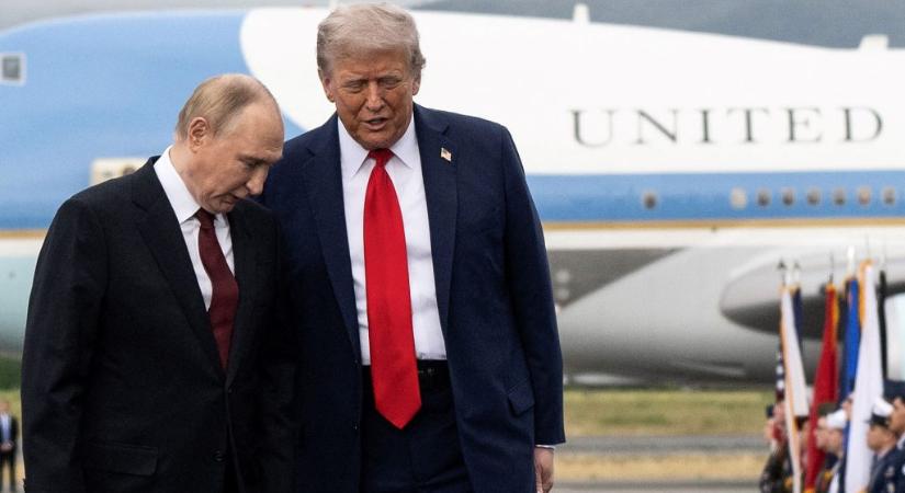 Erről beszélt Trump és Putyin az Elmendorf–Richardson Támaszpont kifutópályáján a szájról olvasó szerint