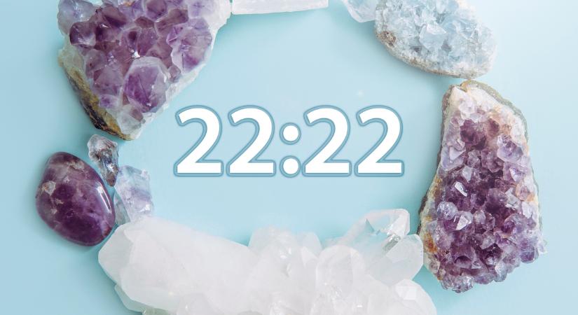 Mit üzen neked az univerzum a 22:22 tükörórával?
