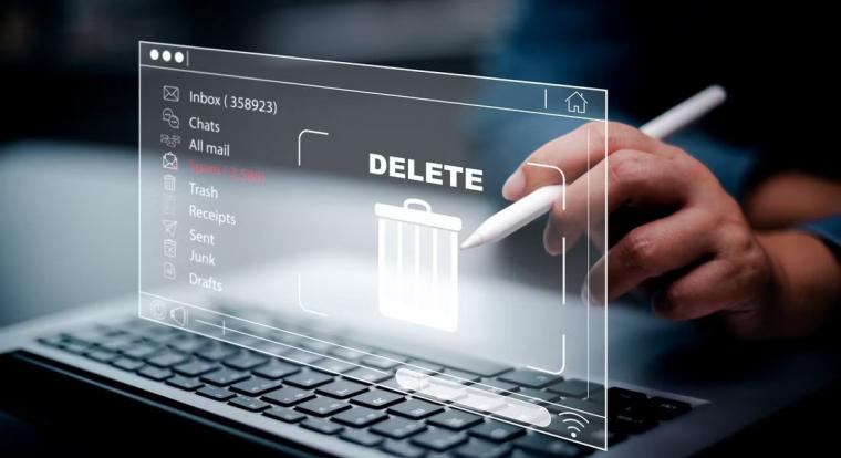 Eleged van, hogy mindent tudnak rólad a techóriások? Így töröld magad a netről