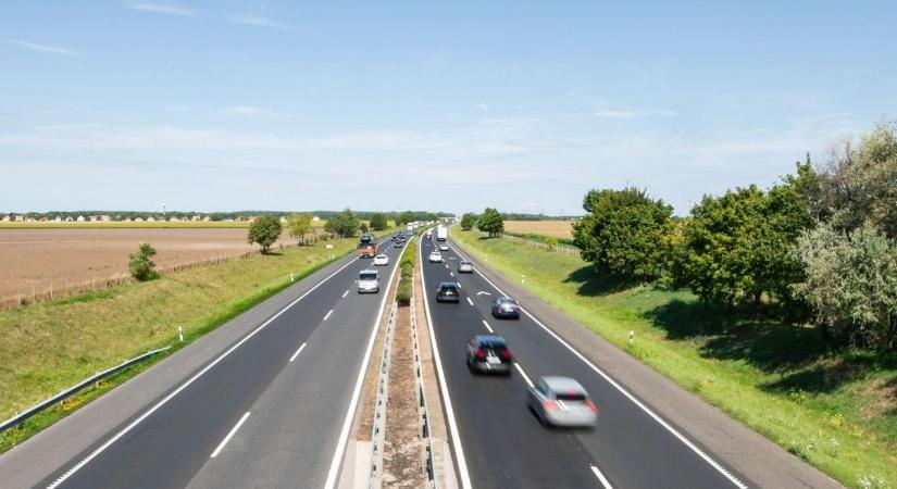 Három autó karambolozott az M1-esen