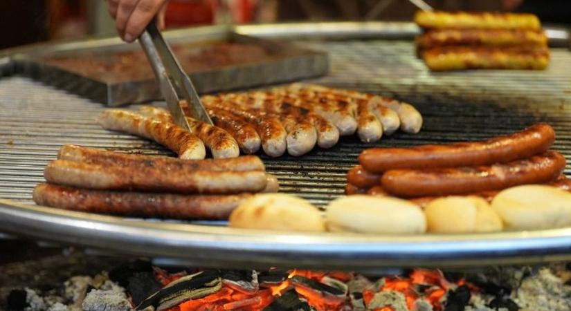 Kolbászháború Németországban: két szövetségi állam is magáénak vallja a híres Bratwurstot