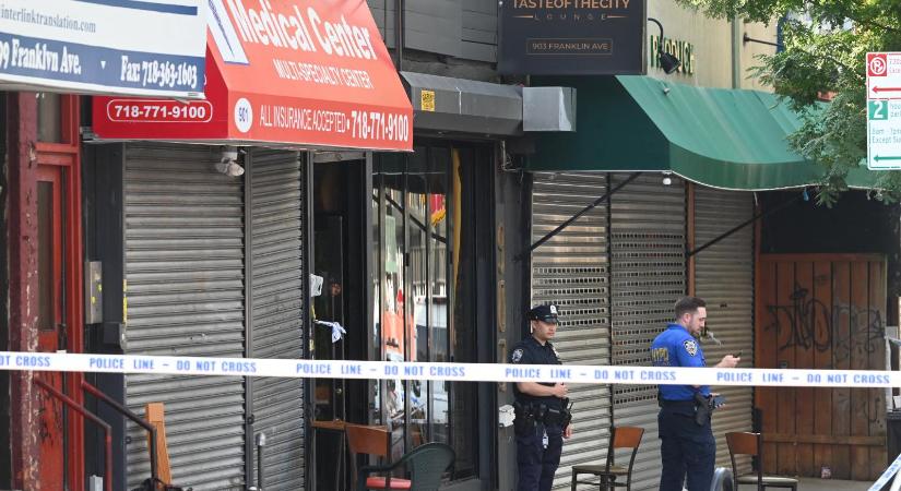 Három ember meghalt, amikor lövések dördültek egy New York-i szórakozóhelyen