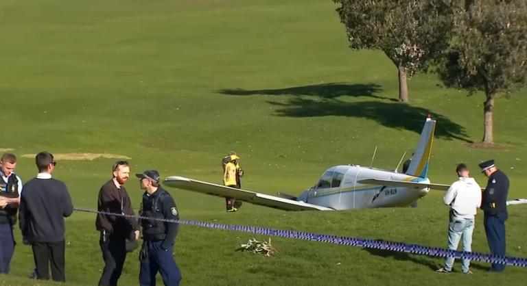 Játékosokkal teli golfpályára zuhant egy kisrepülőgép Ausztráliában