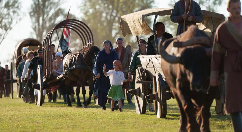 A hagyományőrzésben nincsenek oldalak, mindenki megtalálhatja a helyét, az identitását