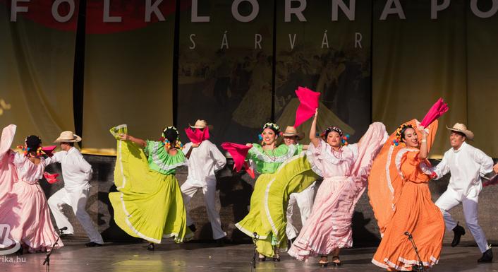 Világok tánca a 44. Sárvári Nemzetközi Folklórnapokon