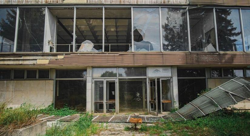 Borzalmasan lepusztult a Rába-gyár étterme és konferencia központja Győrben - fotók