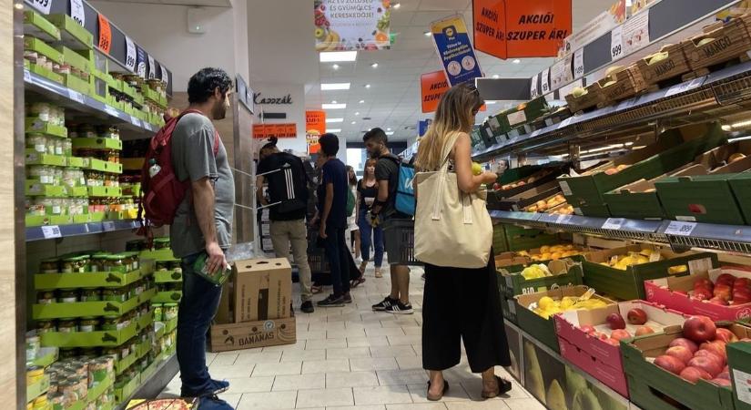 Jön az ünnep! Így lesznek nyitva a boltok a következő napokban