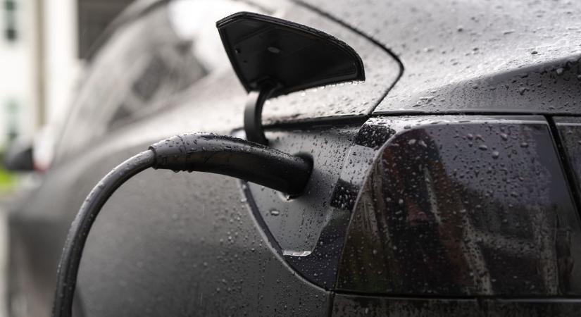Kiszivárgott dokumentum: pályázatot írhatnak ki a magyaroknak elektromos autók vásárlására – ezt tudjuk most
