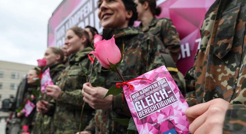 Döbbenetes: már Dániában is besorozzák a nőket (VIDEÓ)