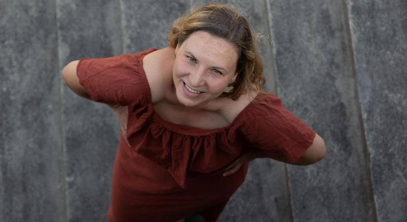 Győri Katalin írónő kettős szülésben: Muszáj egy másik történetben is élnem párhuzamosan