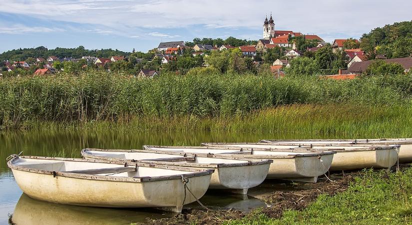 Furcsa kőépítmények tűntek elő a Balatonnál